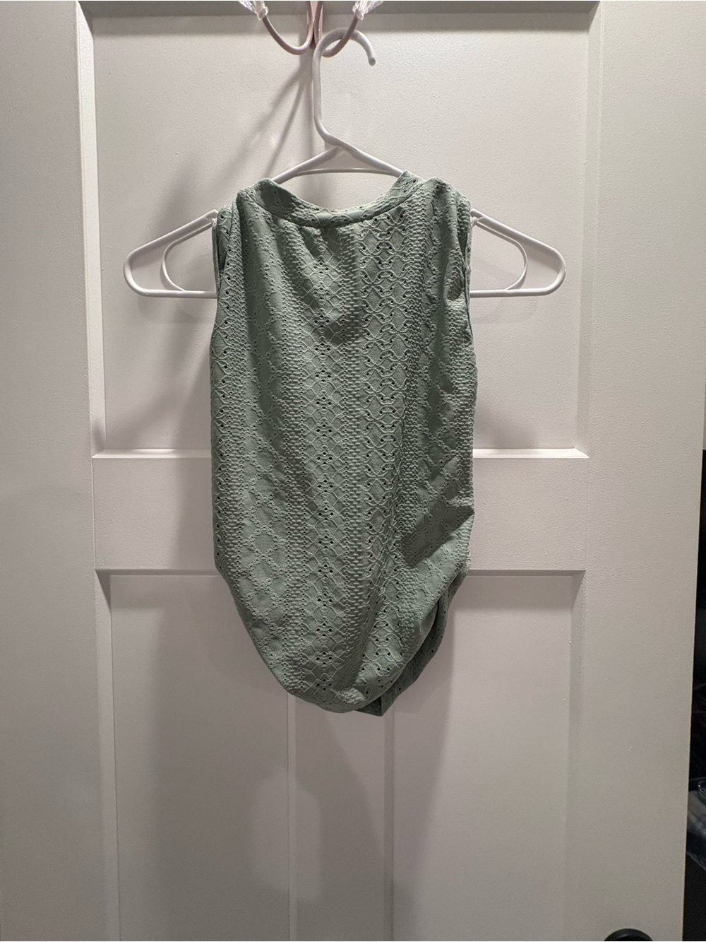 Sleeveless Eyelet Lace Shell Top - Sage Green